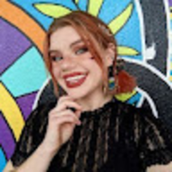 Meet your Posher, Andrea - Picture 1 of 1